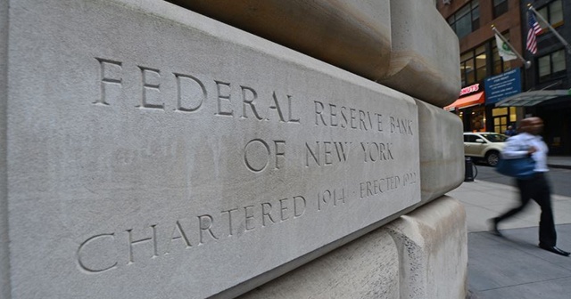 Fed politika faiz oranını yüzde 0-0,25 aralığına çekti