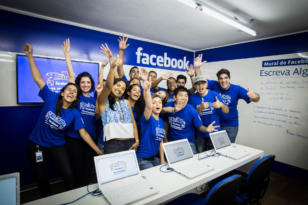 Facebook  için çalışanların 2021 yazına kadar evde çalışacakları bildirildi