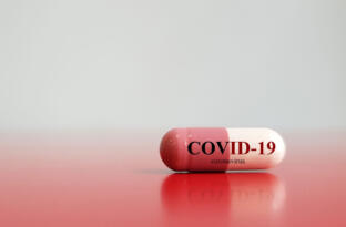 Covid-19 adıyla ilaç satarken yakalandı