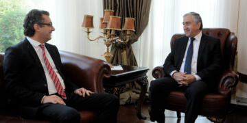 Mustafa Akıncı ve Tufan Erhürman adaylık başvurusunu yaptı